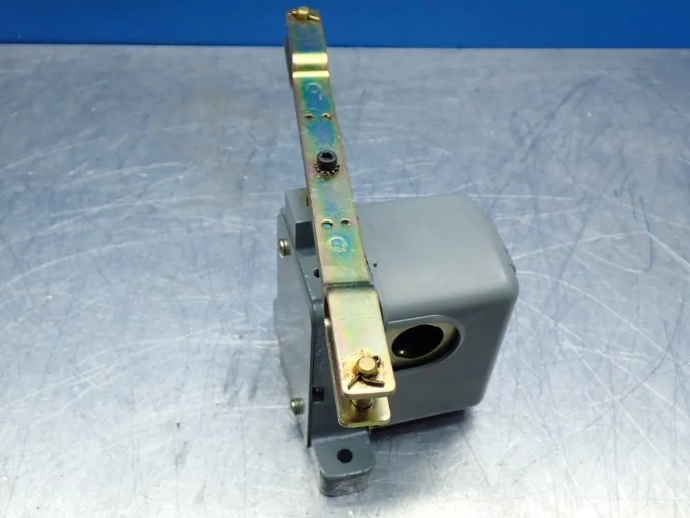 Square D Pumptrol 9035 2-pole Open Tank Float Switch - 9035-dg-30