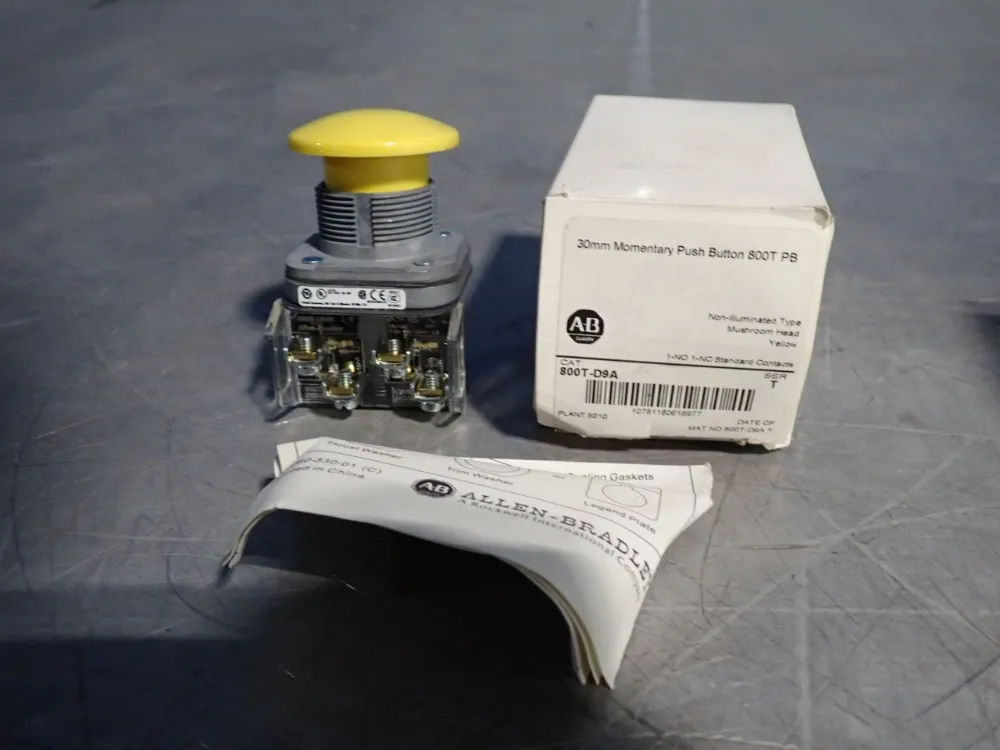 Allen Bradley Momentart Push Button - 800t-d9a
