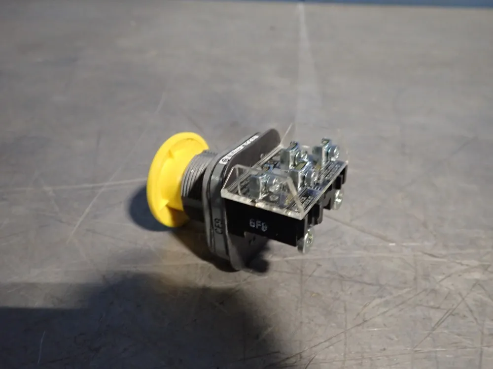 Allen Bradley Momentart Push Button - 800t-d9a