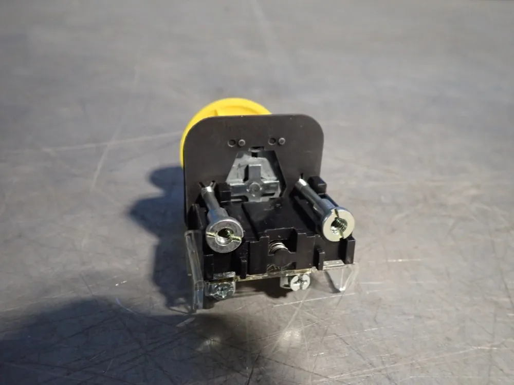 Allen Bradley Momentart Push Button - 800t-d9a