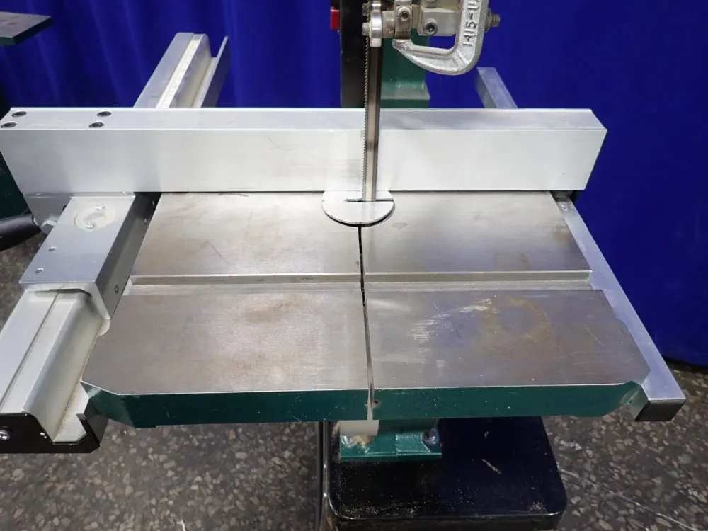 Grizzly Industrial Inc 13 1/2" Vertical Band Saw - G0555la35