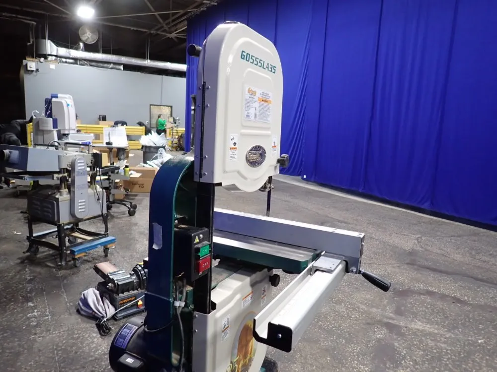 Grizzly Industrial Inc 13 1/2" Vertical Band Saw - G0555la35