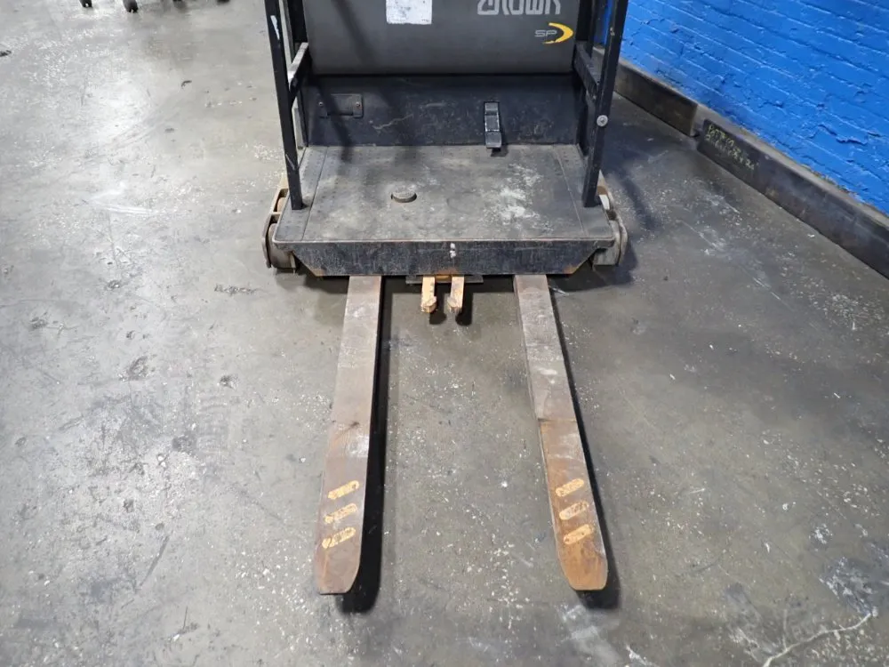 Crown 3000 Lbs Electric Order Picker - Sp3505-30