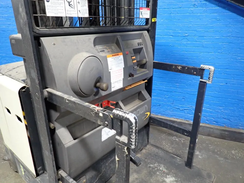 Crown 3000 Lbs Electric Order Picker - Sp3505-30