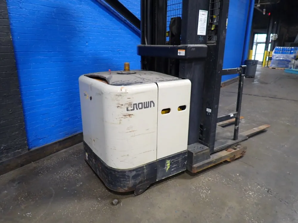 Crown 3000 Lbs Electric Order Picker - Sp3505-30