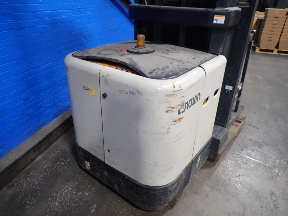 Crown 3000 Lbs Electric Order Picker - Sp3505-30