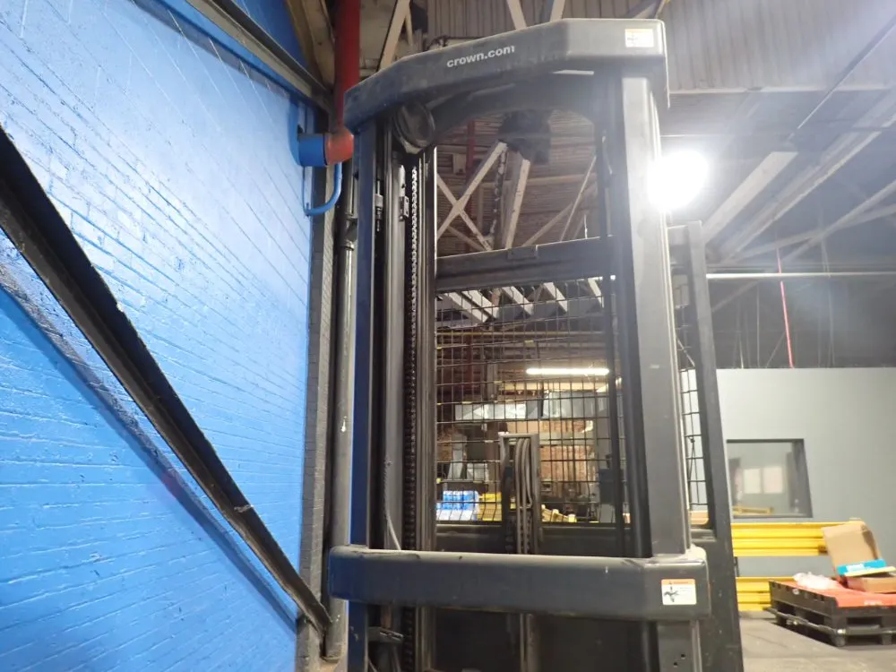 Crown 3000 Lbs Electric Order Picker - Sp3505-30