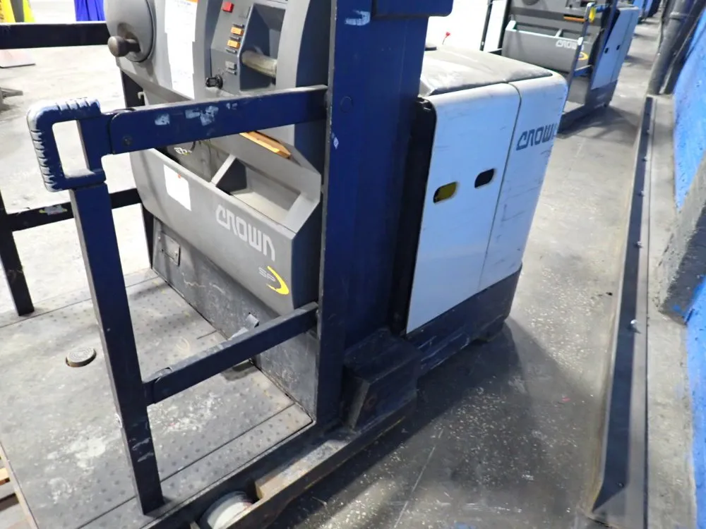 Crown 3000 Lbs Electric Order Picker - Sp3505-30