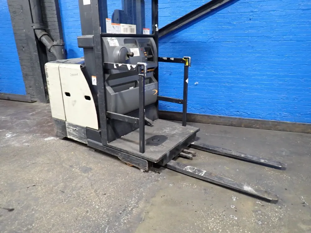 Crown 3000 Lbs Electric Order Picker - Sp3505-30