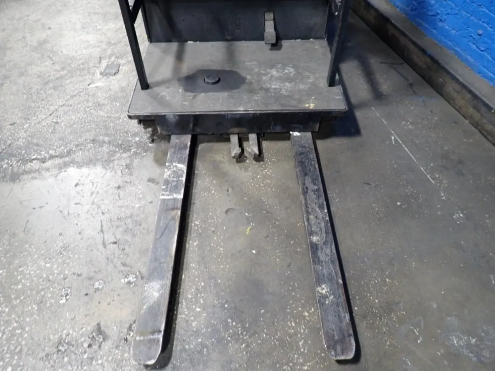 Crown 3000 Lbs Electric Order Picker - Sp3505-30