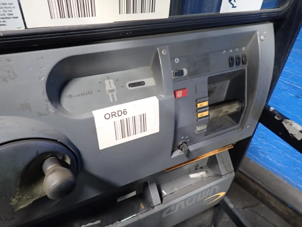 Crown 3000 Lbs Electric Order Picker - Sp3505-30