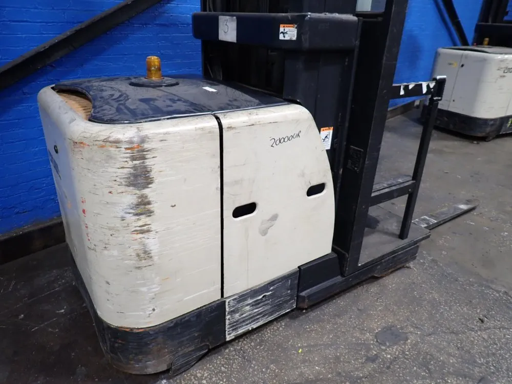 Crown 3000 Lbs Electric Order Picker - Sp3505-30