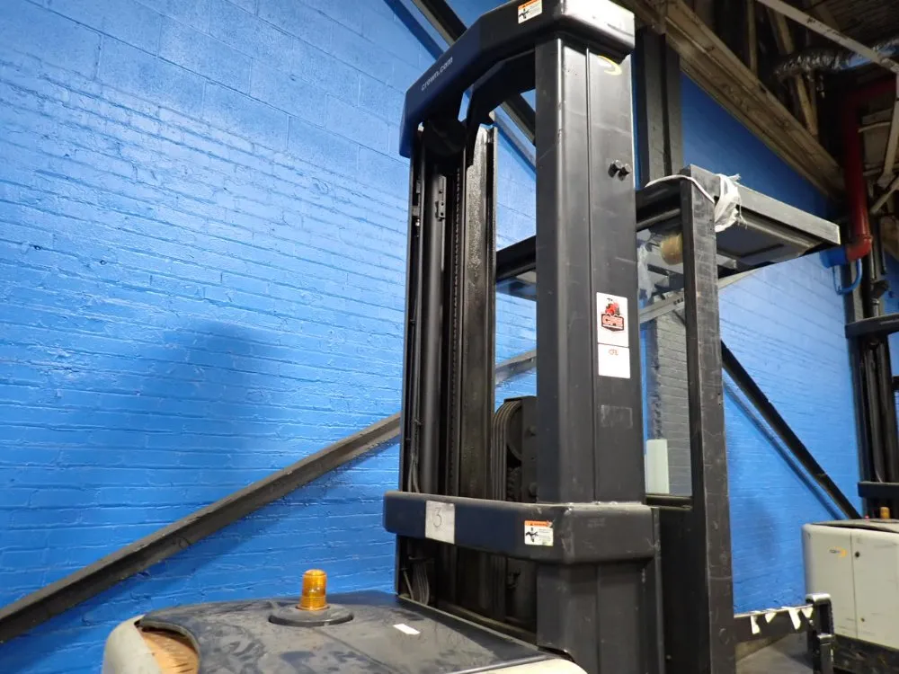 Crown 3000 Lbs Electric Order Picker - Sp3505-30