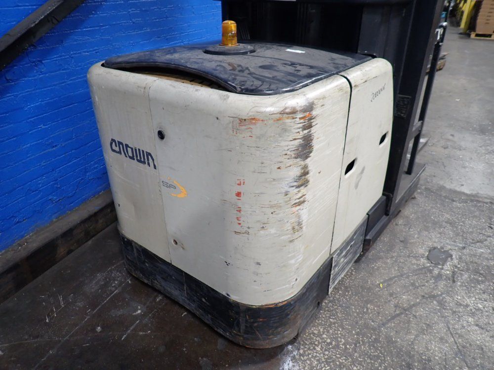 Crown 3000 Lbs Electric Order Picker - Sp3505-30