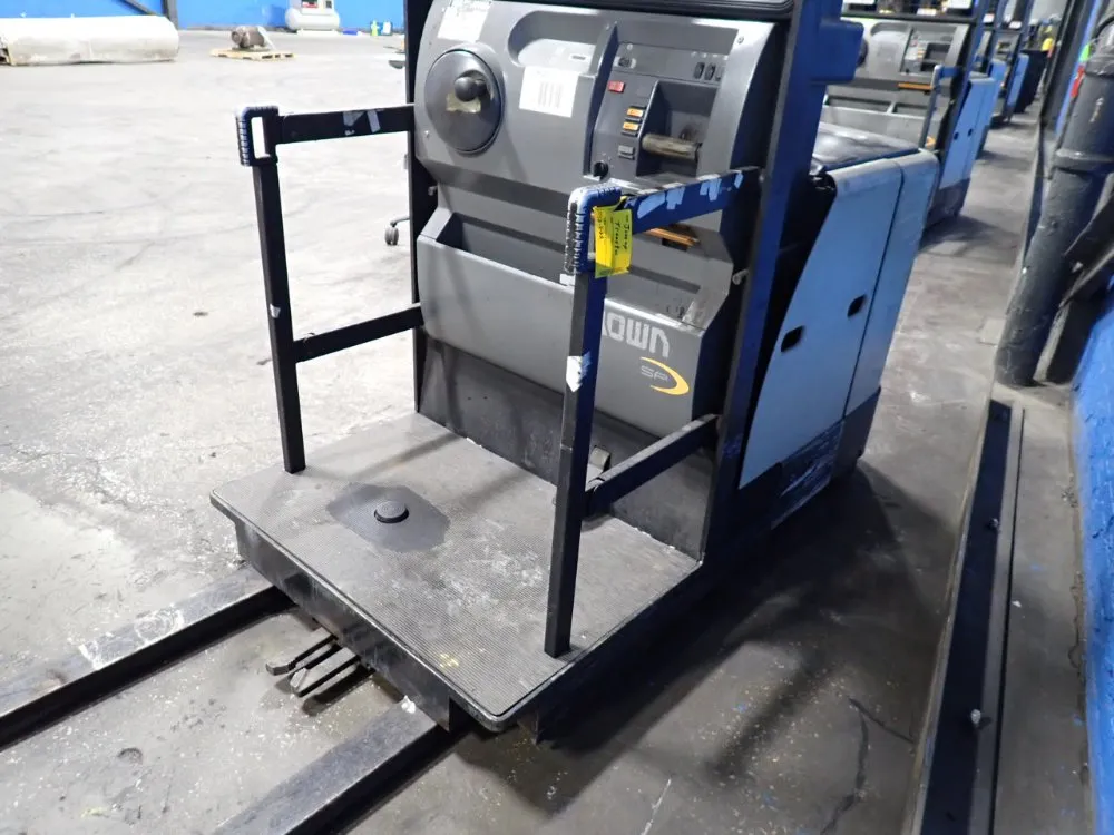 Crown 3000 Lbs Electric Order Picker - Sp3505-30