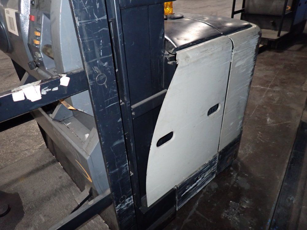 Crown 3000 Lbs Electric Order Picker - Sp3505-30