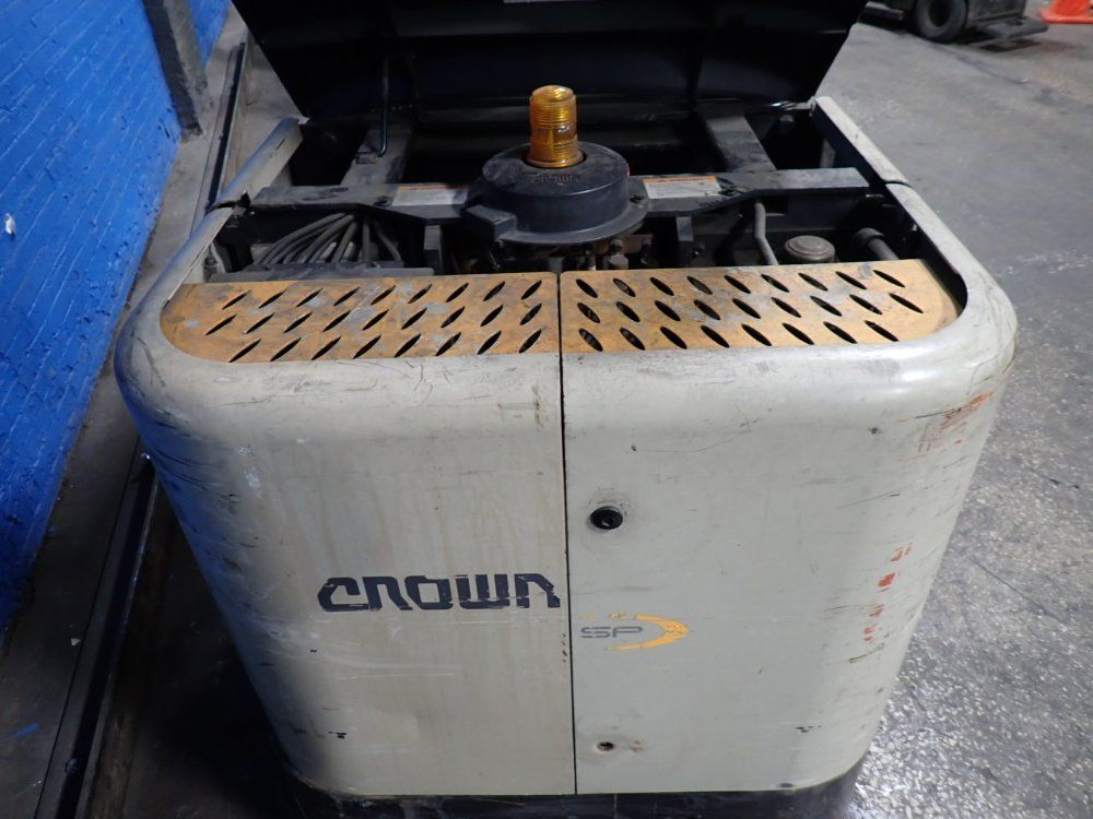 Crown 3000 Lbs Electric Order Picker - Sp3505-30