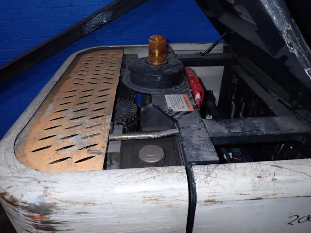 Crown 3000 Lbs Electric Order Picker - Sp3505-30