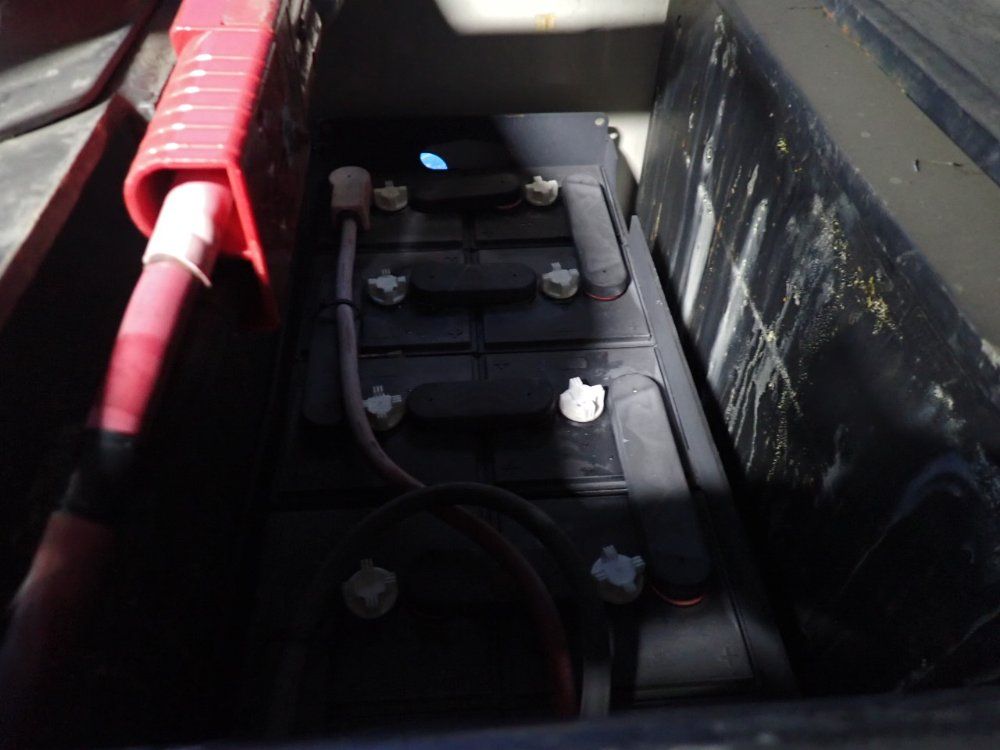 Crown 3000 Lbs Electric Order Picker - Sp3505-30