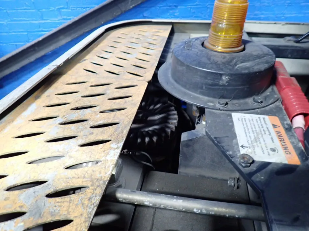 Crown 3000 Lbs Electric Order Picker - Sp3505-30