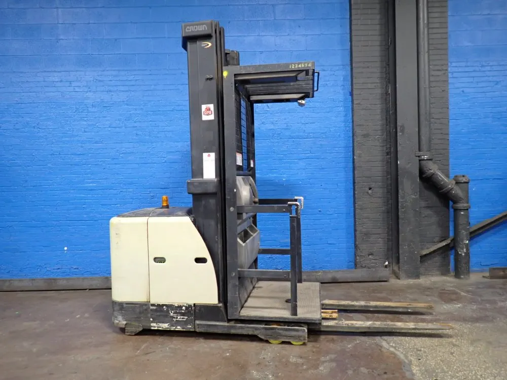 Crown 3000 Lbs Electric Order Picker - Sp3505-30