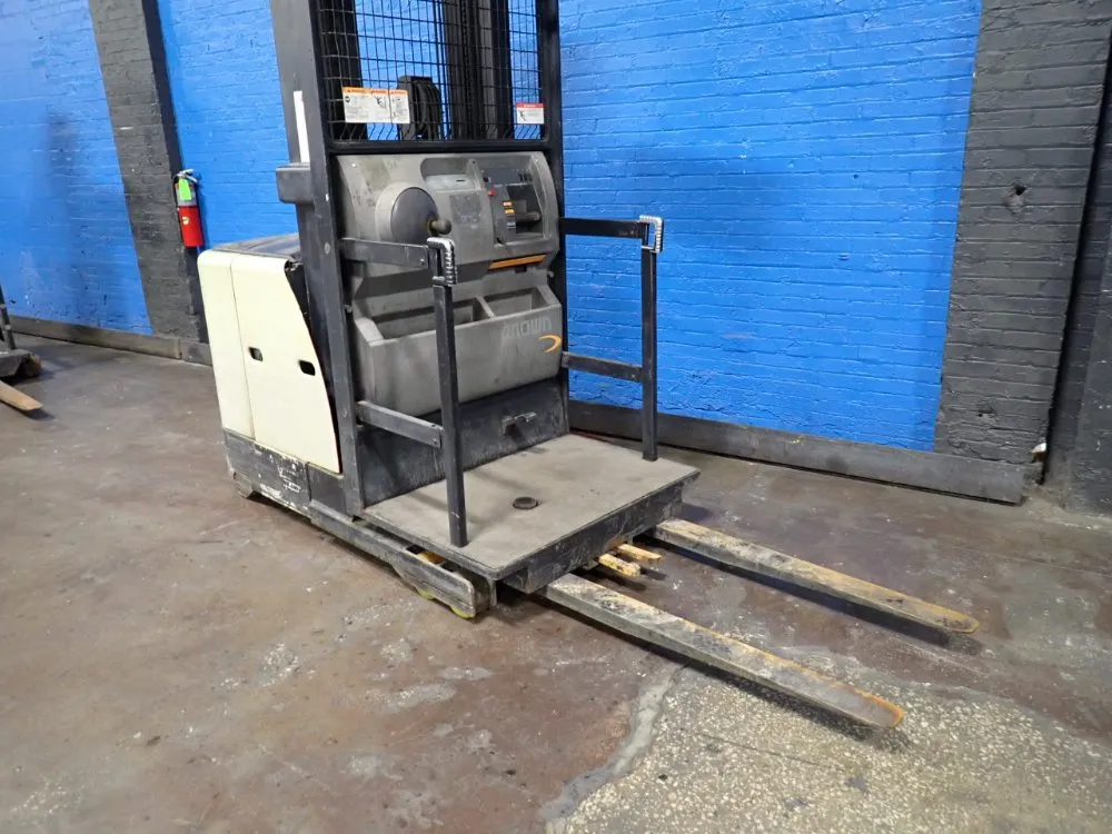 Crown 3000 Lbs Electric Order Picker - Sp3505-30