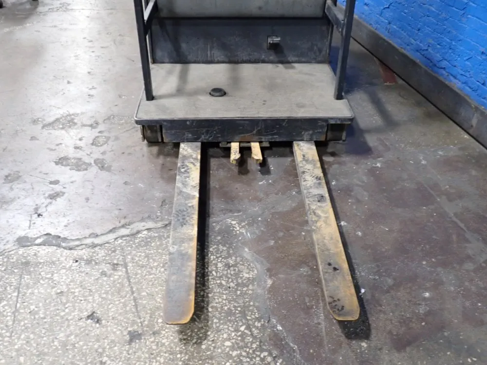 Crown 3000 Lbs Electric Order Picker - Sp3505-30