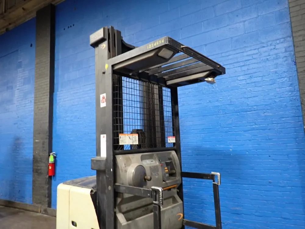 Crown 3000 Lbs Electric Order Picker - Sp3505-30