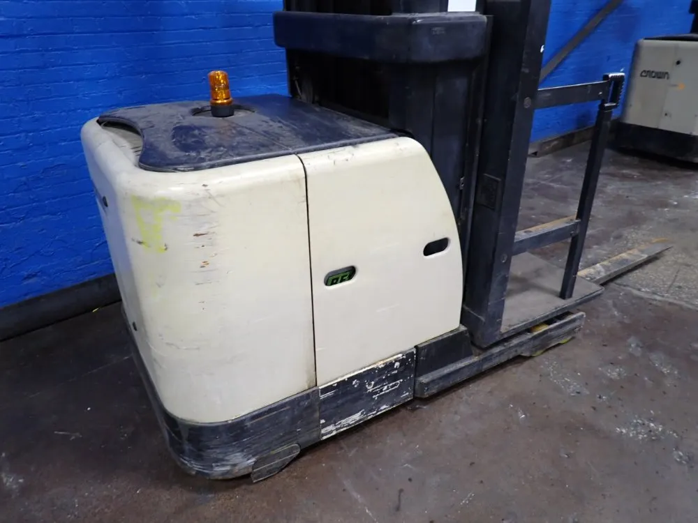 Crown 3000 Lbs Electric Order Picker - Sp3505-30