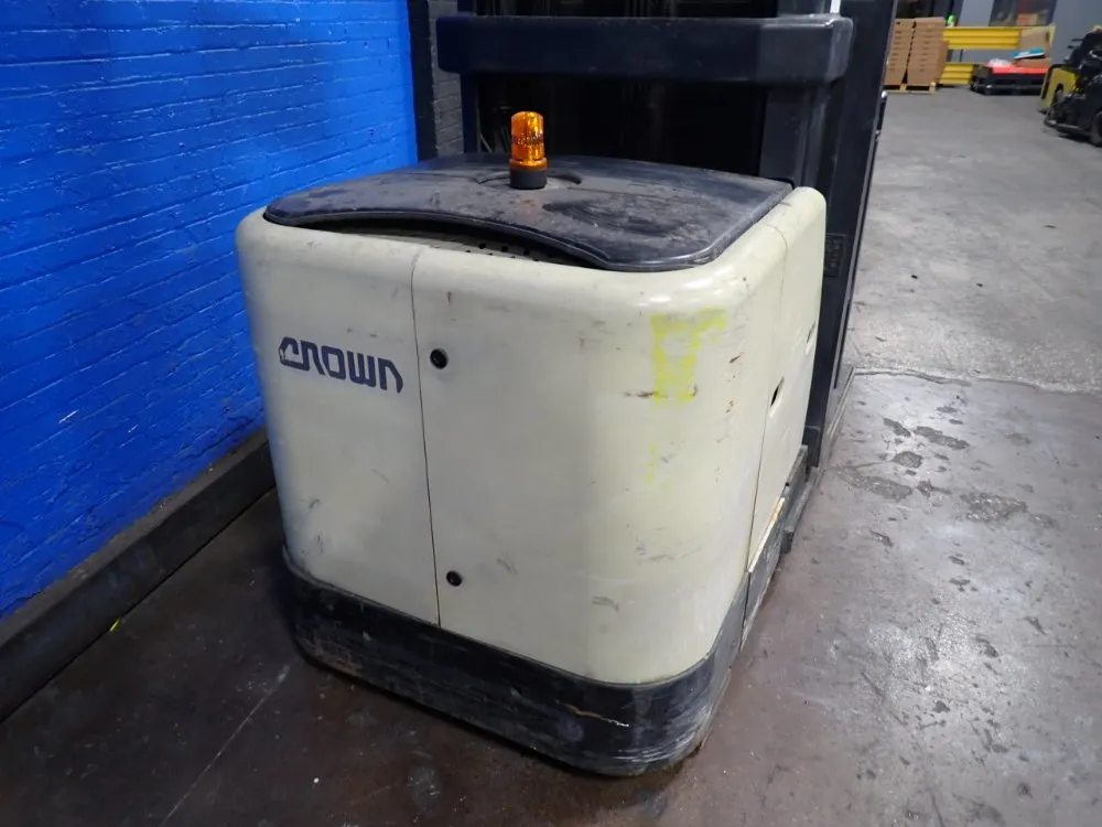 Crown 3000 Lbs Electric Order Picker - Sp3505-30