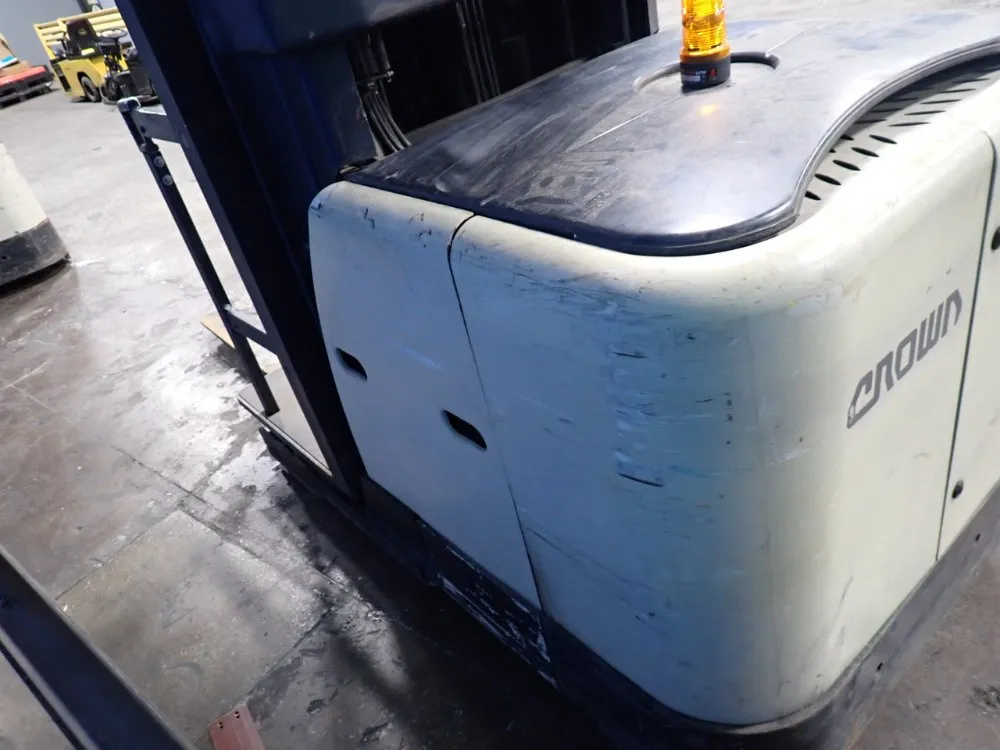 Crown 3000 Lbs Electric Order Picker - Sp3505-30