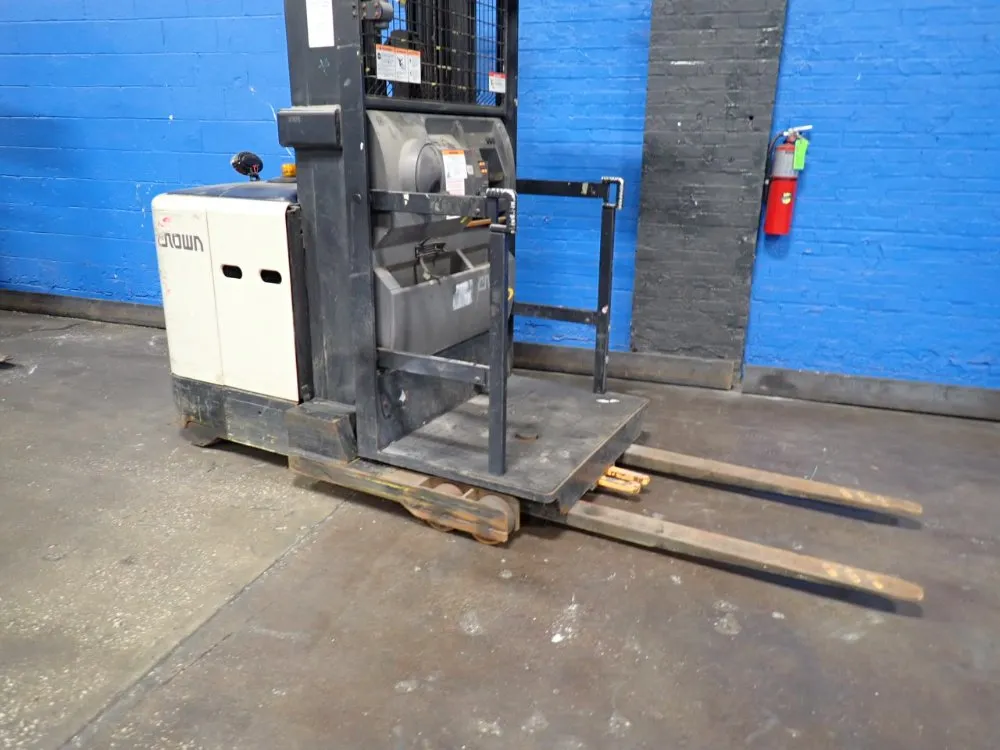 Crown 3000 Lbs Electric Order Picker - Sp3505-30