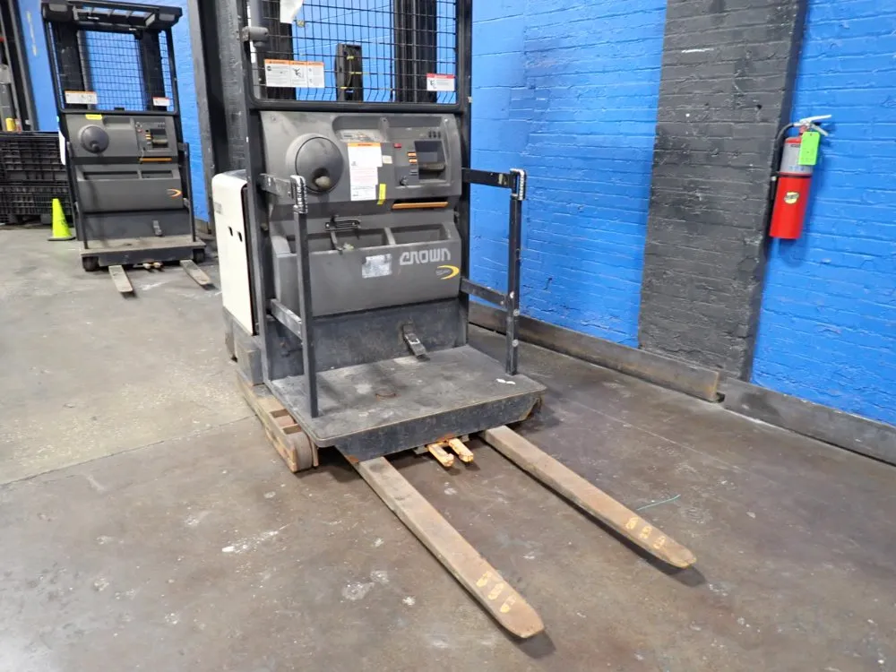 Crown 3000 Lbs Electric Order Picker - Sp3505-30