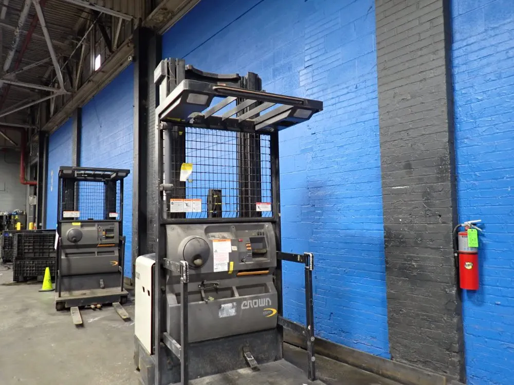 Crown 3000 Lbs Electric Order Picker - Sp3505-30