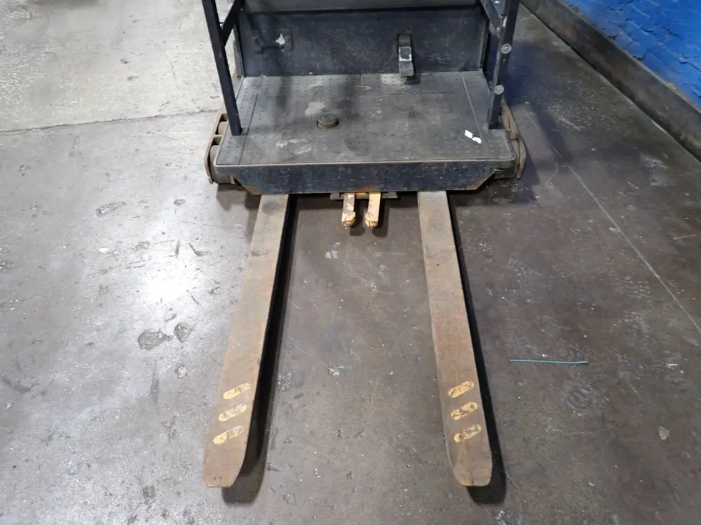 Crown 3000 Lbs Electric Order Picker - Sp3505-30