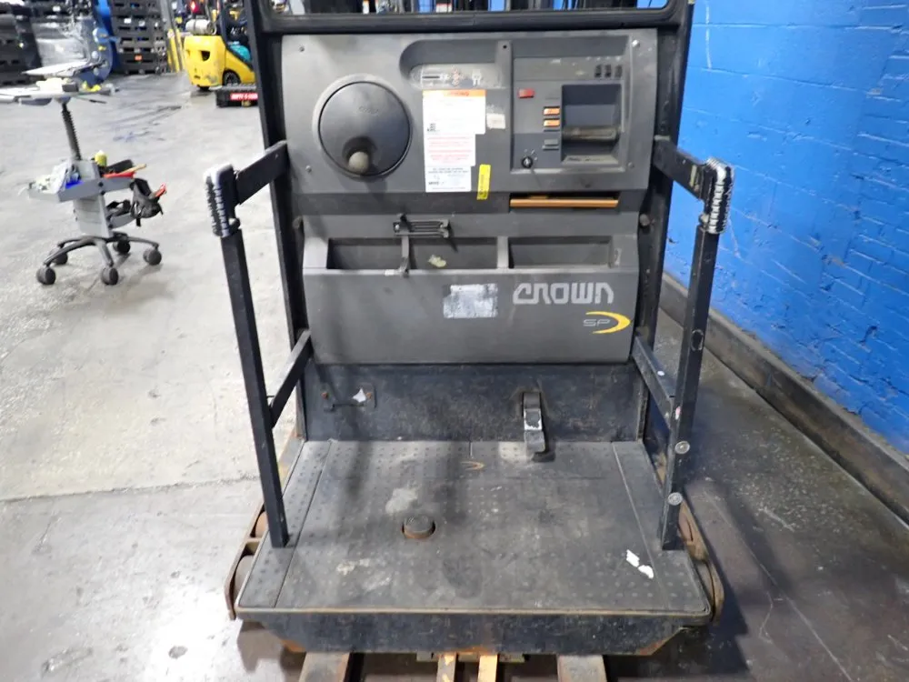 Crown 3000 Lbs Electric Order Picker - Sp3505-30