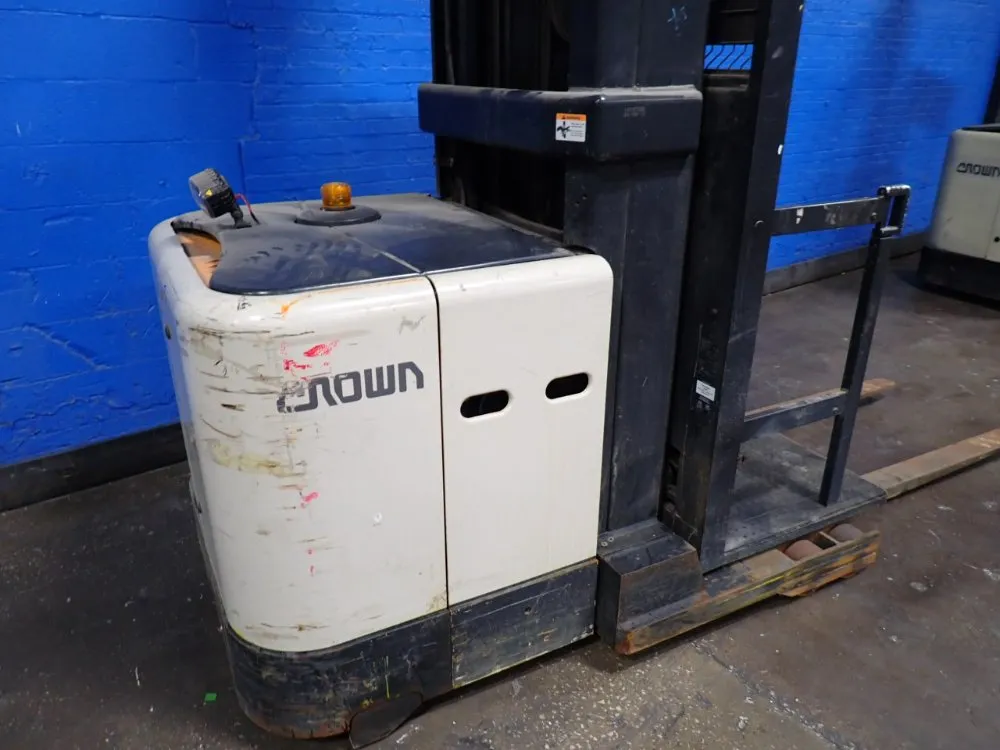 Crown 3000 Lbs Electric Order Picker - Sp3505-30