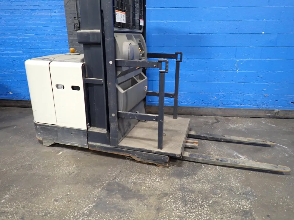 Crown 3000 Lbs Electric Order Picker - Sp3210-30