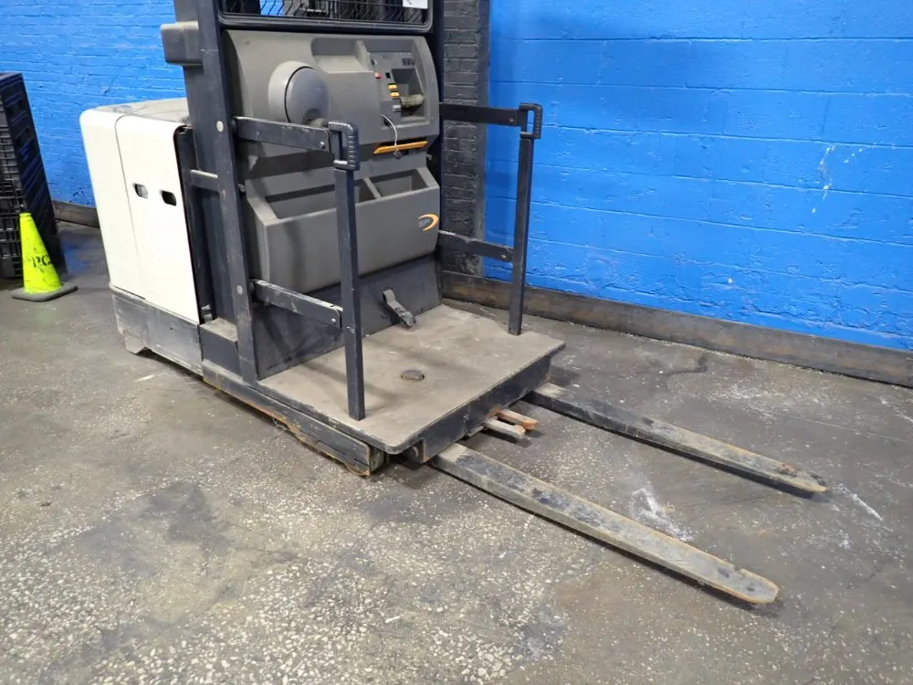 Crown 3000 Lbs Electric Order Picker - Sp3210-30