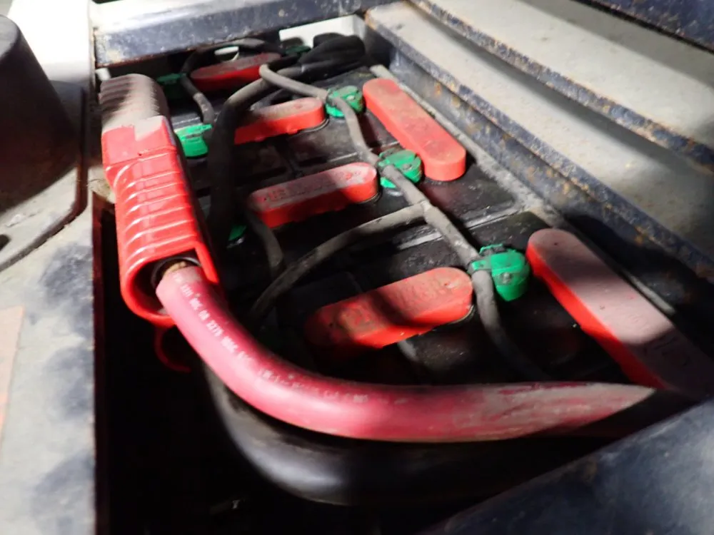 Crown 3000 Lbs Electric Order Picker - Sp3210-30