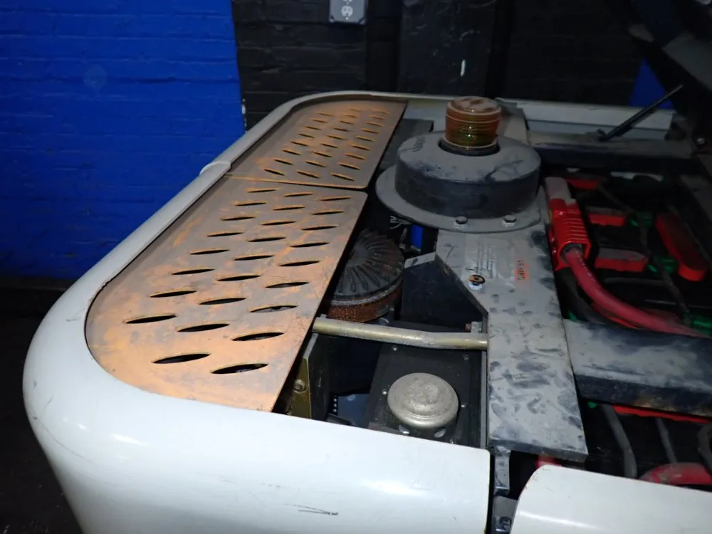 Crown 3000 Lbs Electric Order Picker - Sp3210-30