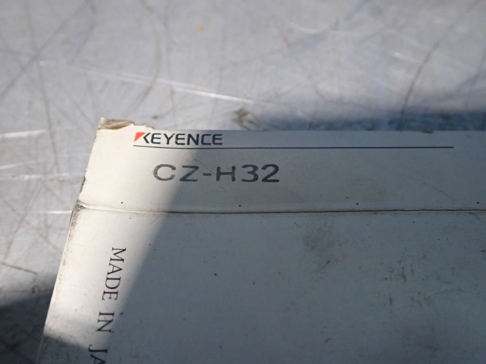 Keyence Sensor Head - Cz-h32
