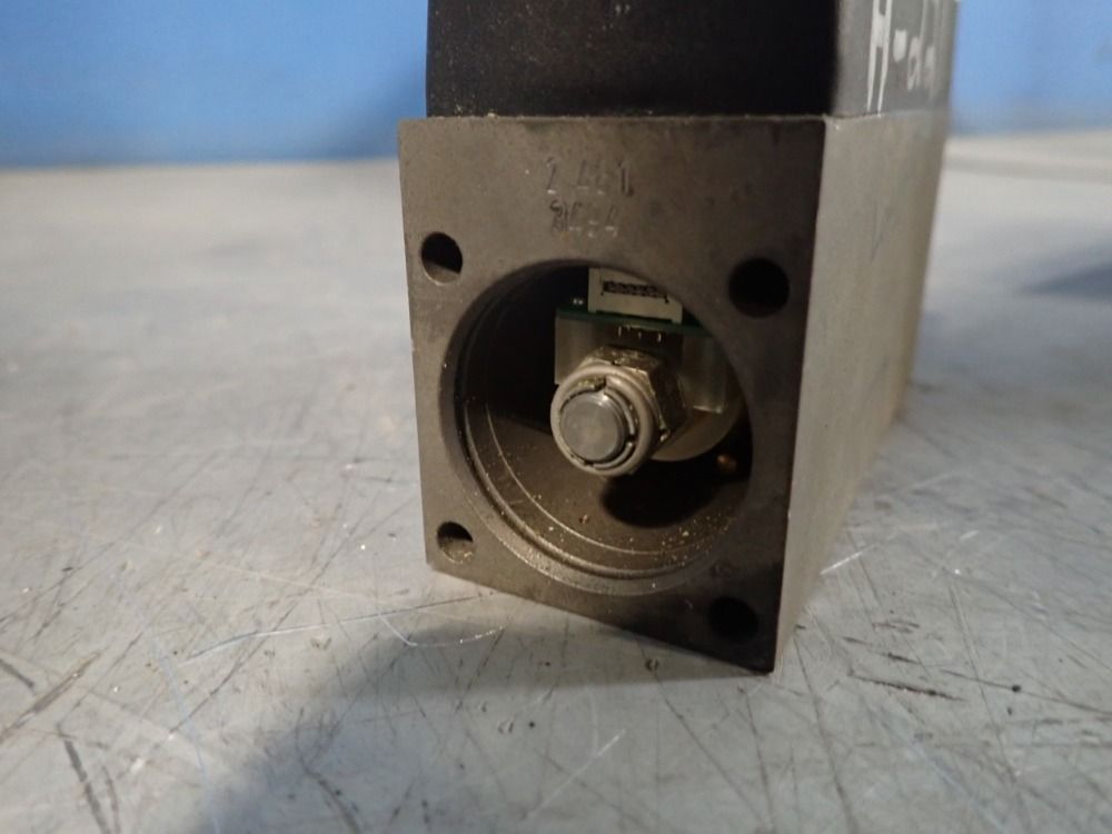 Bosch Directional Control Valve - 0 831 006 003