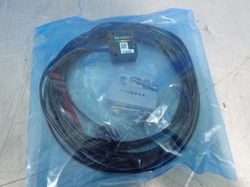 Keyence Lot Of 2 Sensor Head - Cz-h35s