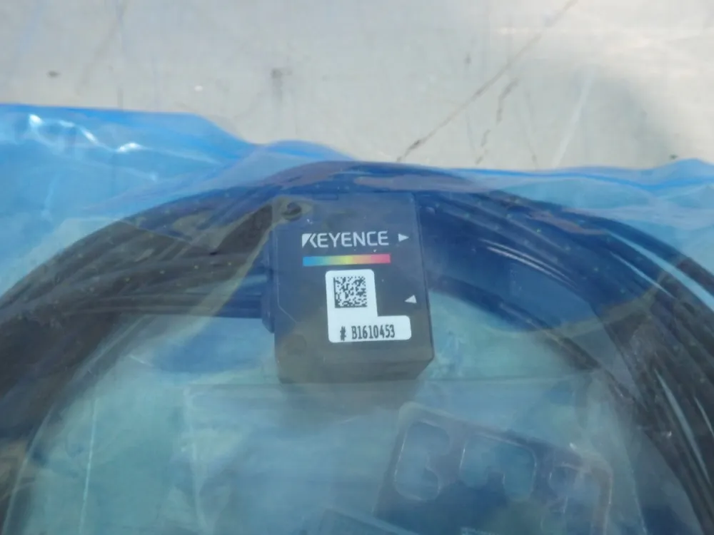 Keyence Lot Of 2 Sensor Head - Cz-h35s