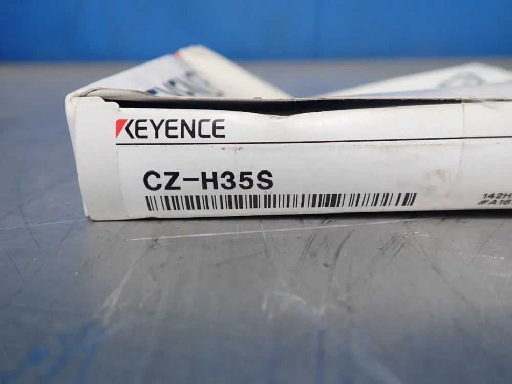 Keyence Lot Of 2 Sensor Head - Cz-h35s