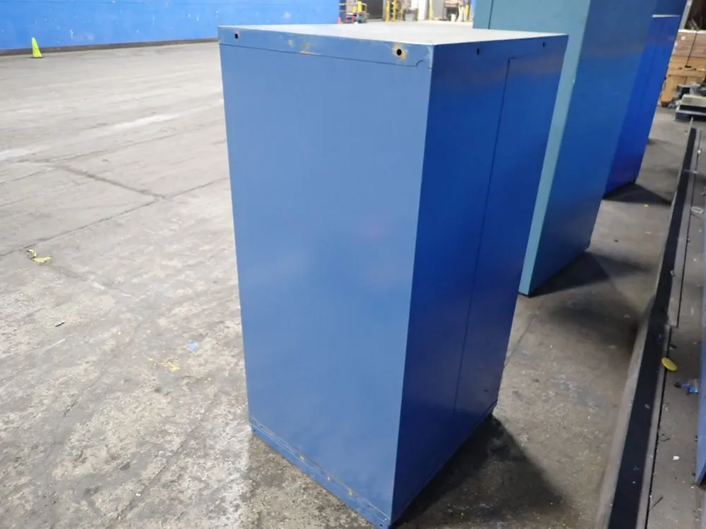 Stanley 10 Drawers / 25 1/2" X 25 1/2" Tool Cabinet