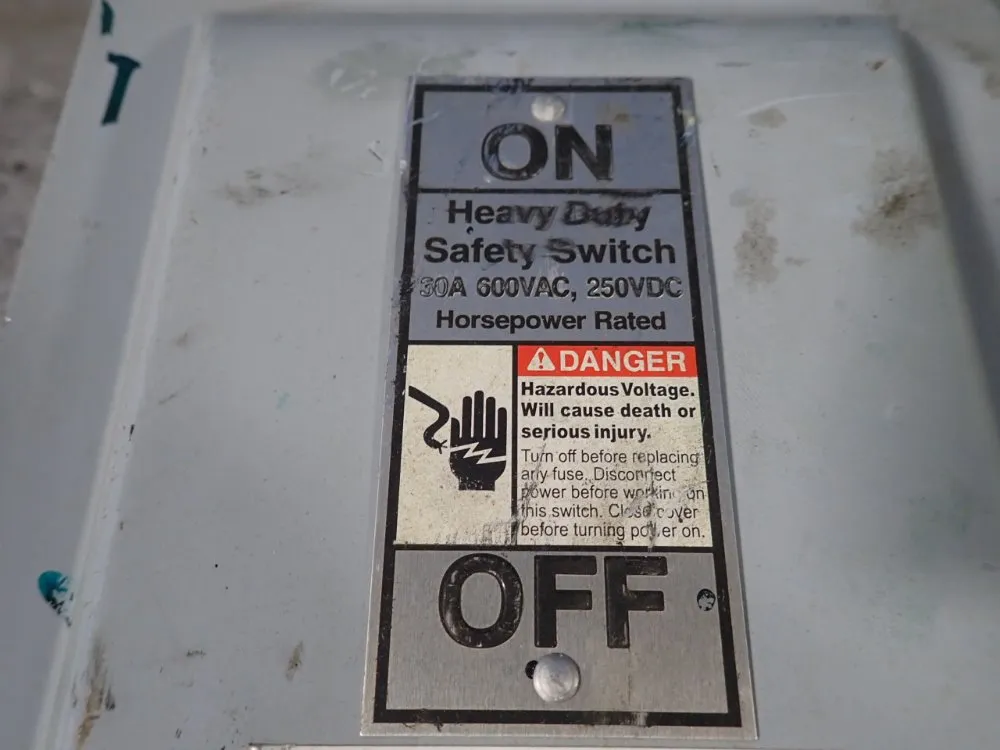 Siemens 30 Amps Non Fusible Disconnect - Hnf361