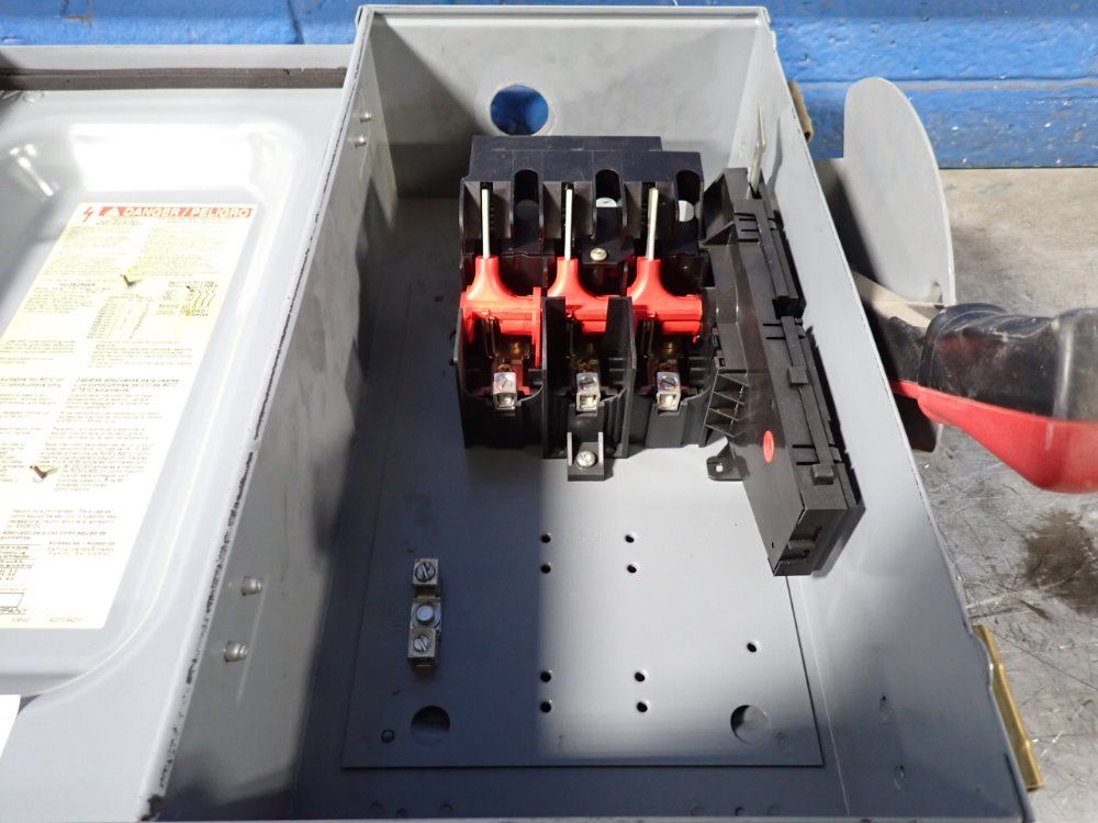 Square D 60 Amps Non Fusible Disconnect - Hu362awk