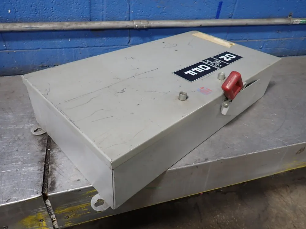 General Electric 100 Amps Fusible Disconnect - Th3363j